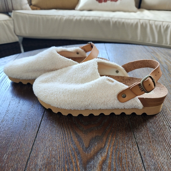 NWOBT Reef  Beach Bum Sage Feaux Sherling Buckle Clog Mule size 9 - Picture 2 of 6